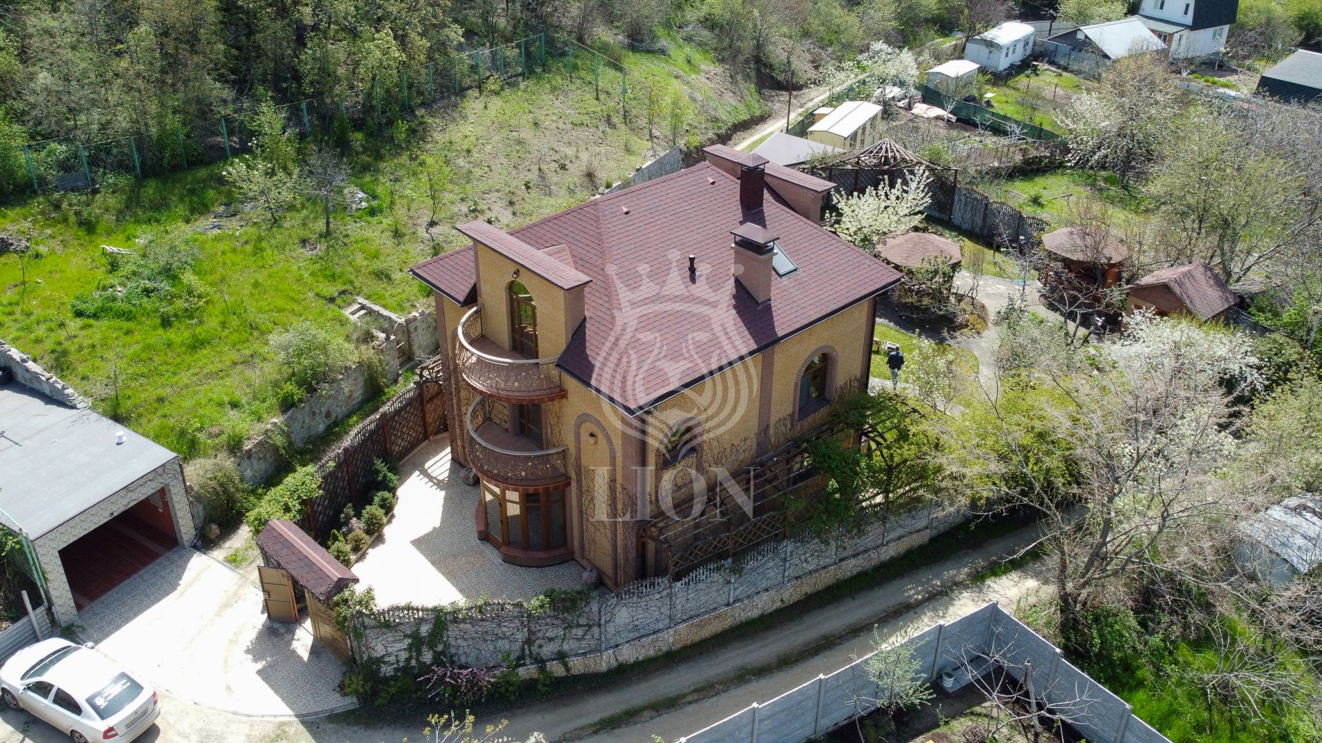 Дом 265.7 м² на 7.3 сот., Алушта — фото 1
