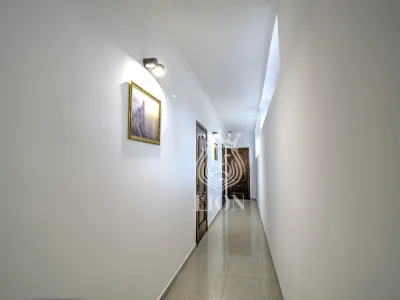 Коммерческая 396.8 м², Лазурное