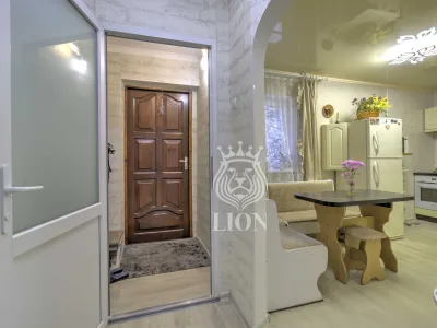 2-к квартира 79.1 м² 2/5 эт., Октябрьская — миниатюра 2